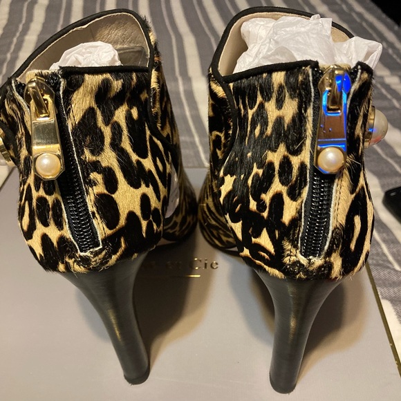 Gently used women shoes-size 10- Louise et Cie